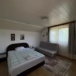 Gasthuis Little Farm Nani